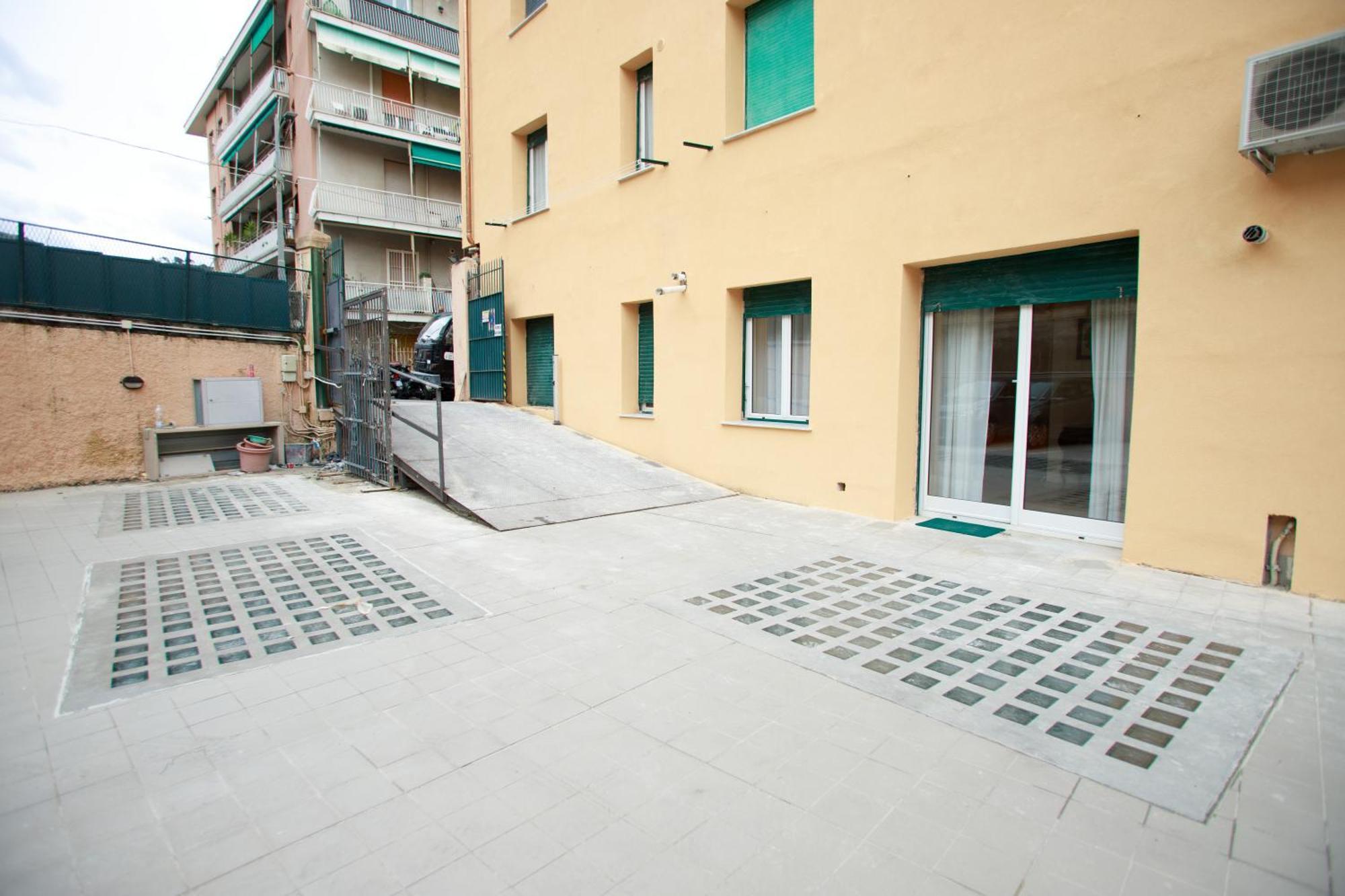 Sofia House With Private Parking Lägenhet Genua Exteriör bild